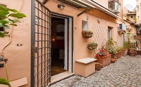Independent With Garden Heart Of Trastevere John Cabot